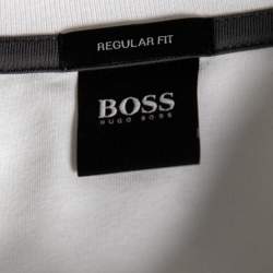 مملوكة مسبقًا تي شيرت بولو بوس باي هوغو بوس شبك و قطن أبيض بطبعة الشعار مقاس كبير جدًا جدًا - إكس إكس لارج