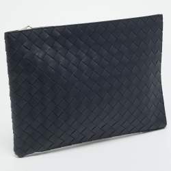 مملوكة مسبقًا حقيبة صغيرة بوتيغا فينيتا جلد إنتريتشاتو أزرق بحري بسحاب دائري