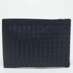 مملوكة مسبقًا حقيبة صغيرة بوتيغا فينيتا جلد إنتريتشاتو أزرق بحري بسحاب دائري