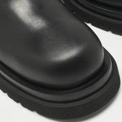 مملوكة مسبقًا Bottega Veneta Black Leather Lug Chelsea Boots Size 44