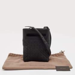 Pre Owned Bottega Veneta Black Intrecciato Leather Cut Out Handle Messenger Bag