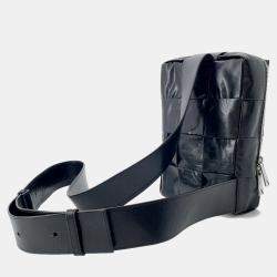 مملوكة مسبقًا Bottega Veneta Maxi Intrecciato Cassette Sling Bag Black Leather Size Mini