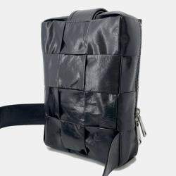 مملوكة مسبقًا Bottega Veneta Maxi Intrecciato Cassette Sling Bag Black Leather Size Mini