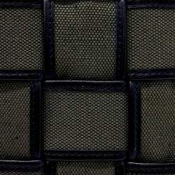 Pre Owned حافظة هاتف كاسيت جلد وقماش أخضر وأسود بوتيغا فينيتا