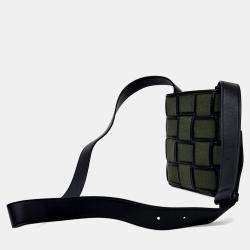 Pre Owned حافظة هاتف كاسيت جلد وقماش أخضر وأسود بوتيغا فينيتا