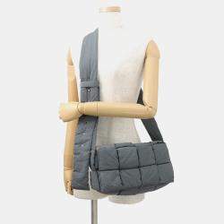مملوكة مسبقًا Bottega Veneta Padded Tech Cassette Shoulder Bag Gray Nylon