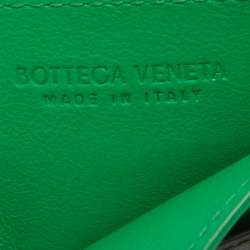 مملوكة مسبقًا Bottega Veneta Black/Green Intrecciato Leather Card Holder