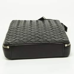 Pre Owned Bottega Veneta Black Intrecciato Leather Zip Messenger Bag