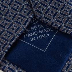 مملوكة مسبقًا طقم منديل جيب وربطة عنق بريوني حرير نمط هندسي أزرق