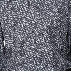 مملوكة مسبقًا قميص بربري أزرار أمامية حرير مطبوع شعار الماركة مونوغرامي رصاصي مقاس كبير جداً (اكس لارج)