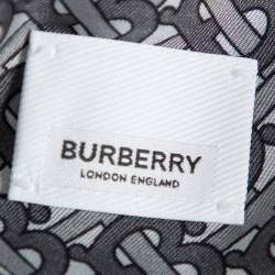 مملوكة مسبقًا قميص بربري أزرار أمامية حرير مطبوع شعار الماركة مونوغرامي رصاصي مقاس كبير جداً (اكس لارج)