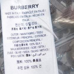 مملوكة مسبقًا قميص بربري أزرار أمامية حرير مطبوع شعار الماركة مونوغرامي رصاصي مقاس كبير جداً (اكس لارج)