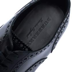 مملوكة مسبقًا Burberry Black Brogue Leather Chain Link Lace Up Oxford Size 42.5