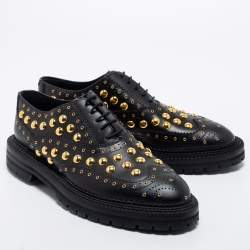 مملوكة مسبقًا Burberry Black Leather Deardown Studded Oxfords Size 41