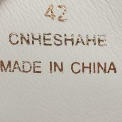 مملوكة مسبقًا حذاء رياضي بربري كانفاس كارو أبيض/رمادي وجلد برباط مقاس 42