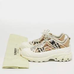 Pre Owned حذاء رياضي بربري قماش كاروهات هاوس أبيض/بيج ورباط مطاطي أرثر مقاس 43