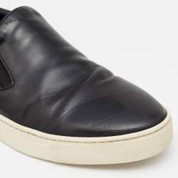 Pre Owned حذاء رياضي بربري سليب أون جلد أسود مقاس 43