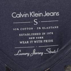 Pre Owned Calvin Klein Navy Blue Printed Jersey V-Neck T-Shirt S