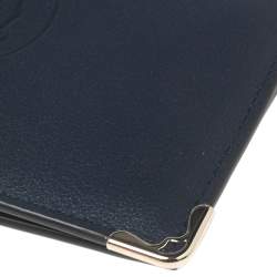 مملوكة مسبقًا محفظة كارتييه طيه مزدوجة 6 سي سي مست دو كارتييه جلد أزرق ميدنايت