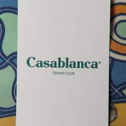 Pre Owned قميص كازابلانكا بنقشة متعددة الألوان بنادي التنس بياقة كوبية بأكمام قصيرة مقاس متوسط (ميديم)