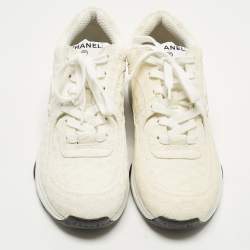 مملوكة مسبقًا Chanel CC Size 41 Cream Suede Lace Up Sneakers