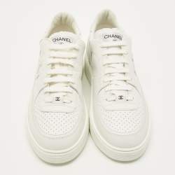 مملوكة مسبقًا Chanel Size 46 White Perforated Leather Lace Up Sneakers