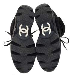 Pre Owned حذاء رياضي شانيل CC مرتفع من أعلى سويدي وقماش أسود مقاس 41