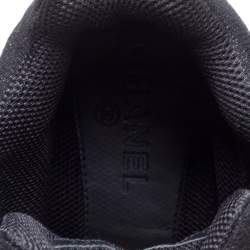 Pre Owned حذاء رياضي شانيل CC مرتفع من أعلى سويدي وقماش أسود مقاس 41