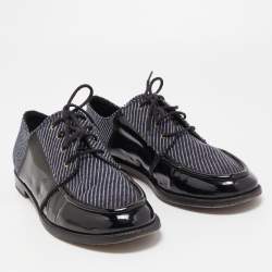 Chanel Black/Navy Blue Patent Leather and Fabric CC Lace Up Derby Size 41