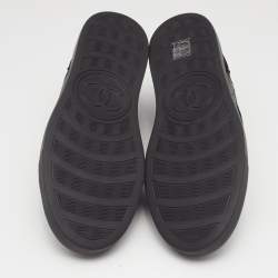 مملوكة مسبقًا Chanel Black Leather and Canvas CC Low Top Sneakers Size 41