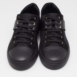 مملوكة مسبقًا Chanel Black Leather and Canvas CC Low Top Sneakers Size 41