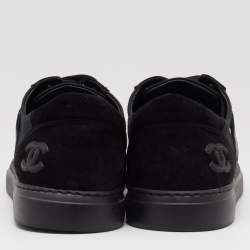 مملوكة مسبقًا Chanel Black Leather and Canvas CC Low Top Sneakers Size 41