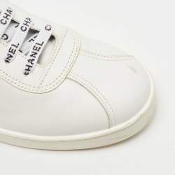مملوكة مسبقًا Chanel White Leather Logo Lace Up CC Low Top Sneakers Size 42
