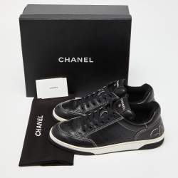 مملوكة مسبقًا Chanel Black Perforated Leather Logo Low Top Sneakers Size 42
