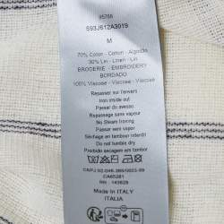 مملوكة مسبقًا تي شيرت ديور أوميه بخطوط بيضاء من الجيرسيه مقاس وسط