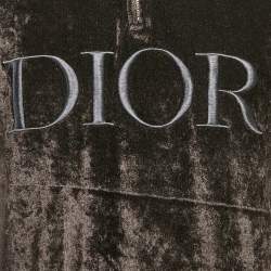 مملوكة مسبقًا تي شيرت ديور هوم مخمل مطرز بشعار أسود مقاس متوسط - ميديم