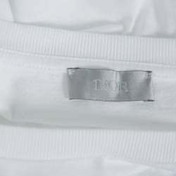 مملوكة مسبقًا تي شيرت ديور رجالي X كاوس مطرز نحلة كبير الحجم رقبة مستديرة قطن أبيض مقاس وسط (ميديوم)