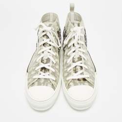 مملوكة مسبقًا   حذاء رياضي ديورB23 مطاط وشبك مائل أبيض / رصاصي بعنق طويل مقاس 43