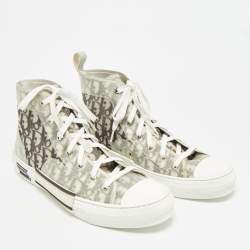 مملوكة مسبقًا   حذاء رياضي ديورB23 مطاط وشبك مائل أبيض / رصاصي بعنق طويل مقاس 43