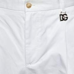 Pre Owned شورت دولتشي أند غابانا قطن أبيض بطيّات مع تعليق DG مقاس وسط 35 بوصة  مقاس متوسط