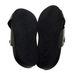 مملوكة مسبقًا صندل دولتشي أند غابانا سيور متعاكسة جلد أخضر زيتوني مقاس 44