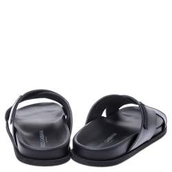 مملوكة مسبقًا صندل فلات دولتشي أند غابانا بحزام متقاطع جلد أسود مقاس 39