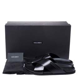 مملوكة مسبقًا صندل فلات دولتشي أند غابانا بحزام متقاطع جلد أسود مقاس 39