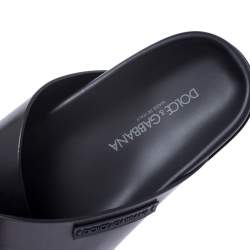 مملوكة مسبقًا صندل فلات دولتشي أند غابانا  بحزام متقاطع جلد أسود مقاس 39