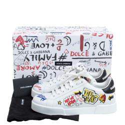 Pre Owned حذاء رياضي دولتشي أند غابانا مزخرف كريستال طراز منخفض من أعلى مطبوع غرافيتي دبي جلد أبيض مقاس 39