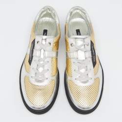 Pre Owned حذاء رياضي دولتشي آند غابانا جلد مثقب ذهبي / فضي بعنق منخفض مقاس 42