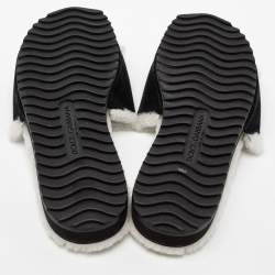 Pre Owned صندل سلايد فلات دولتشي آند غابانا سويدي وفرو أبيض / أسود بتاج مزين بالكريستال مقاس 41.5 سم