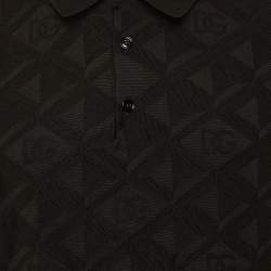 Pre Owned تي شيرت بولو دولتشي آند غابانا حرير سوداء بنمط هندسي DG محاك مقاس متوسط (ميديم)