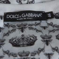 Pre Owned تي شيرت دولتشي أند غابانا رقبة مستديرة و أزرار مطبوع تاج و نحلة قطن مونوكرومي مقاس صغير (سمول)