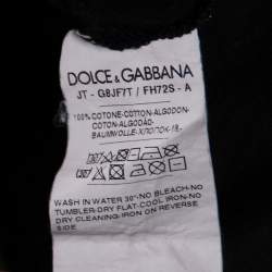 مملوكة مسبقًا تي شيرت دولتشي أند غابانا قطن أسود رويال مطبوع برقبة مستديرة مقاس 5 إكس لارج